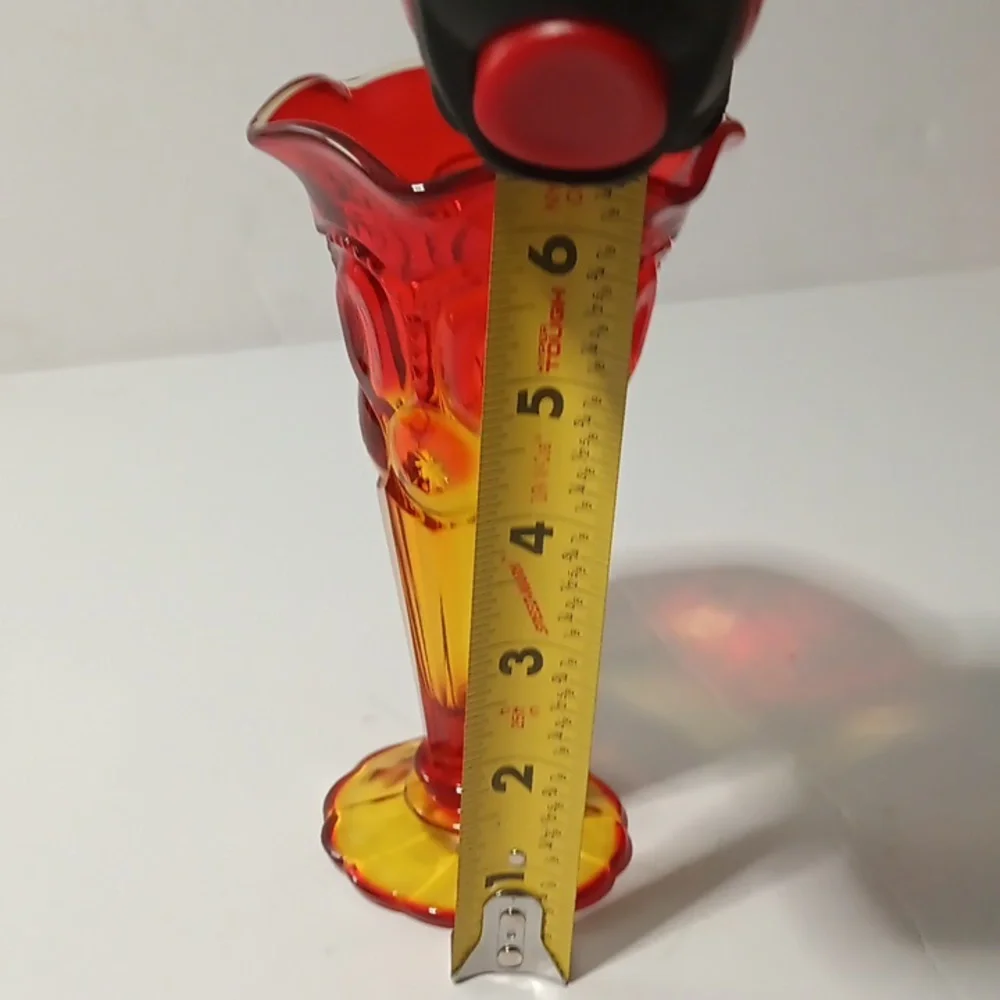Vintage L.E.Smith Amberina Moon And Stars Tulip Ruffled Edge Bud Vase 6” T GLOWS